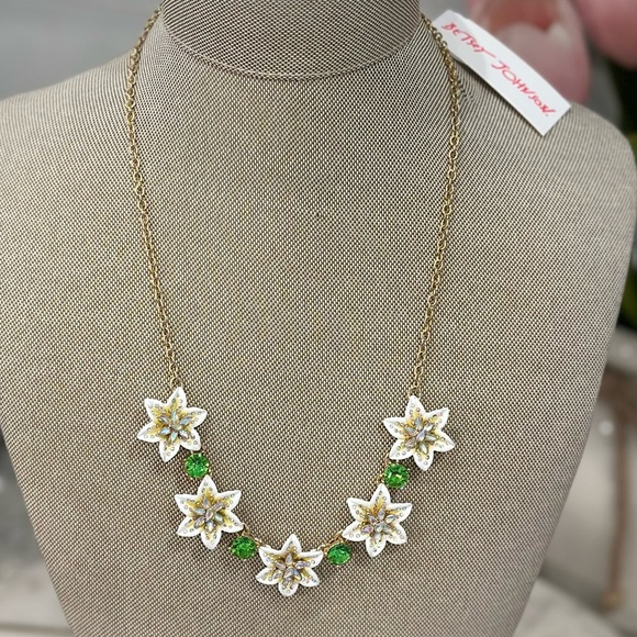 NWT Betsey Johnson White Lily Flower Green Crystal Floral Gold Necklace - Picture 4 of 6